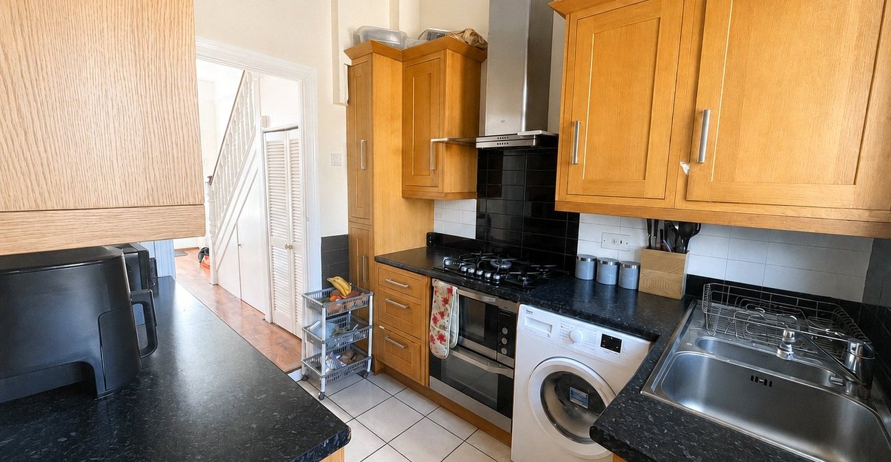 3 bedroom house for sale in London | Robinson Jackson
