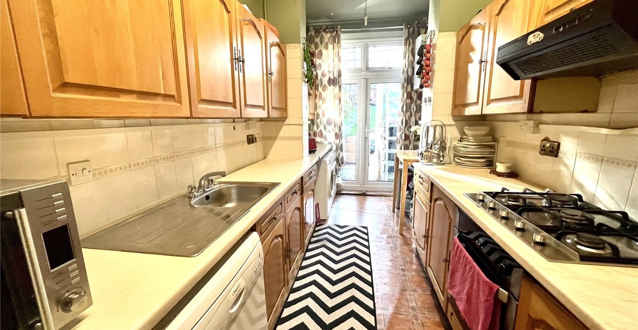 3 bedroom house for sale in London | Robinson Jackson
