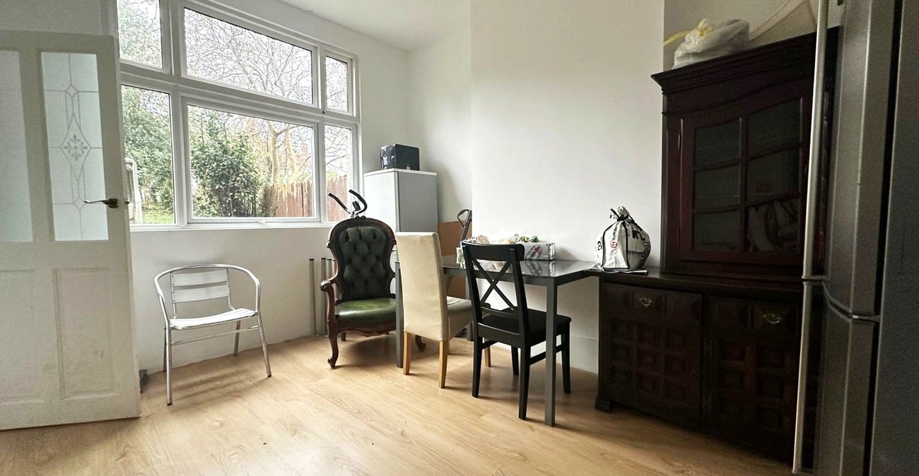 3 bedroom house for sale in London | Robinson Jackson