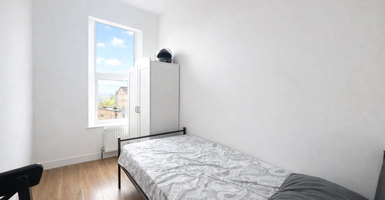 3 bedroom house for sale in London | Robinson Jackson