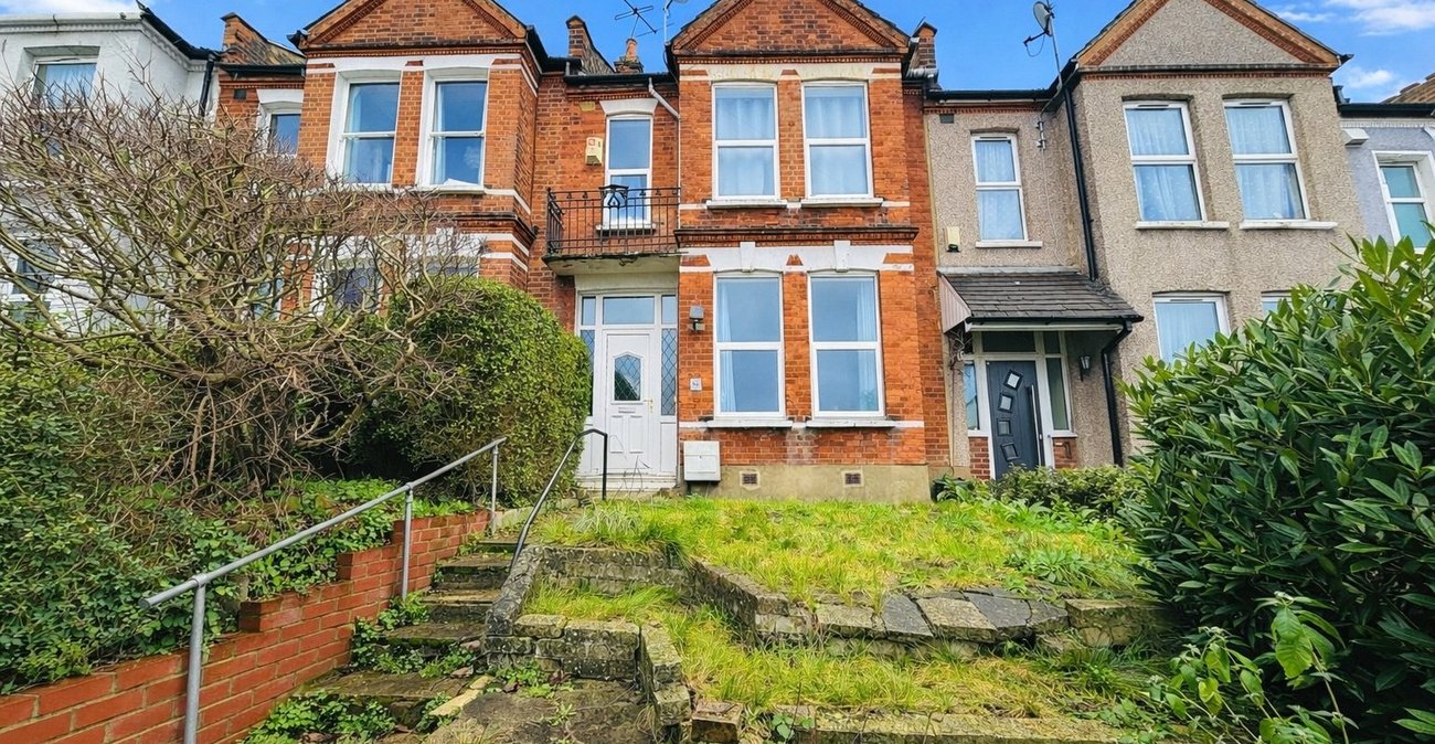 3 bedroom house for sale in London | Robinson Jackson