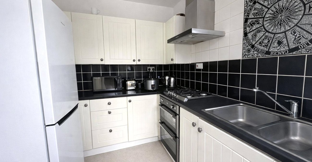 3 bedroom house for sale in London | Robinson Jackson