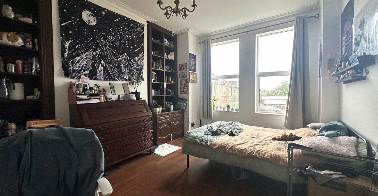 3 bedroom house for sale in London | Robinson Jackson