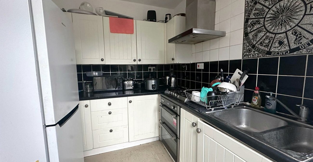 3 bedroom house for sale in London | Robinson Jackson