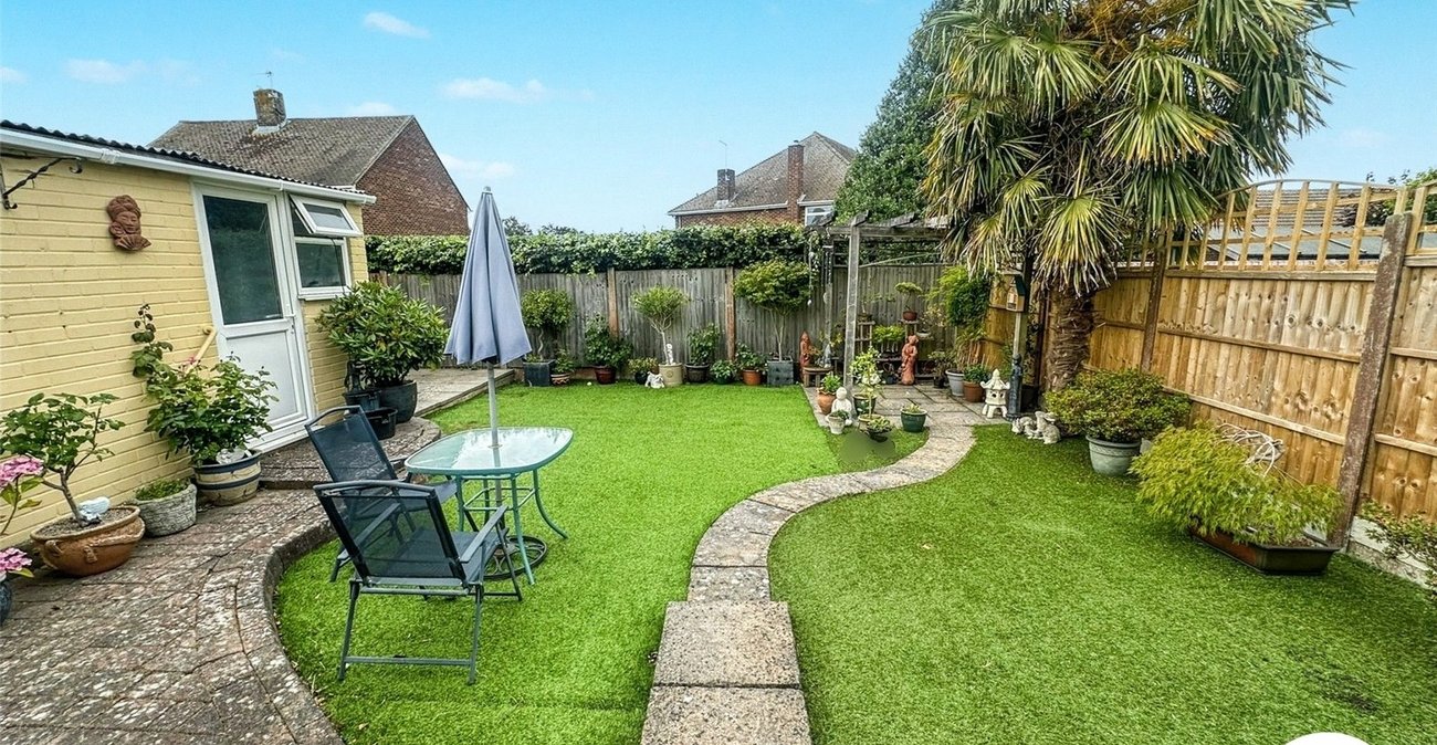 2 bedroom bungalow for sale in Rochester | Robinson Michael & Jackson