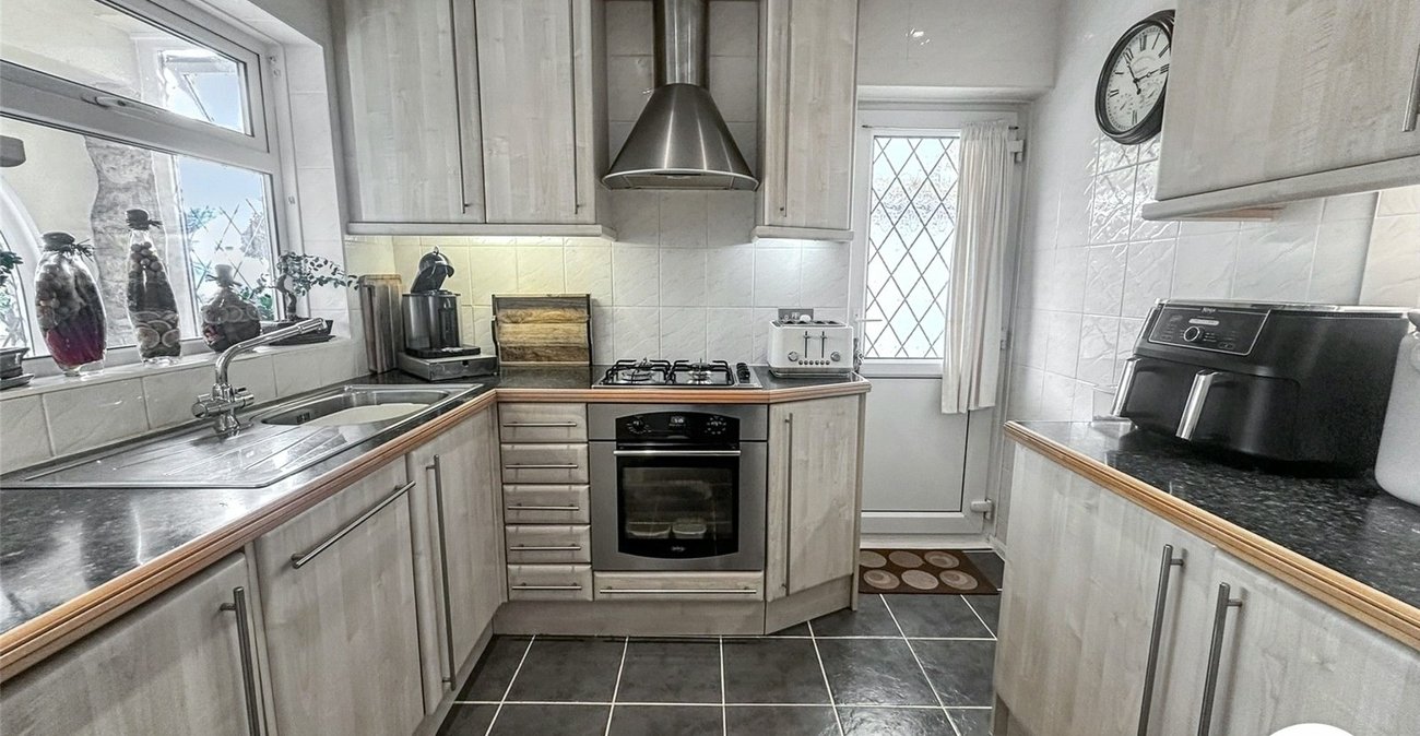 2 bedroom bungalow for sale in Rochester | Robinson Michael & Jackson