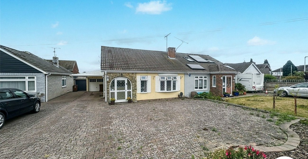 2 bedroom bungalow for sale in Rochester | Robinson Michael & Jackson