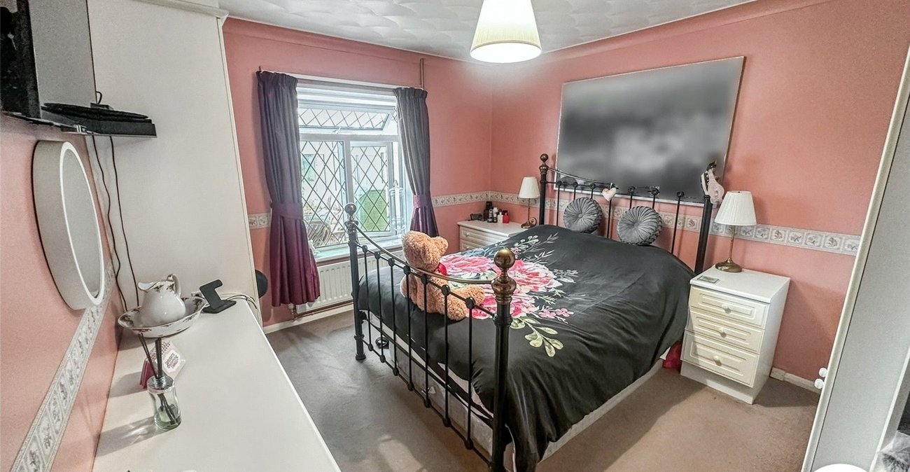 2 bedroom bungalow for sale in Rochester | Robinson Michael & Jackson