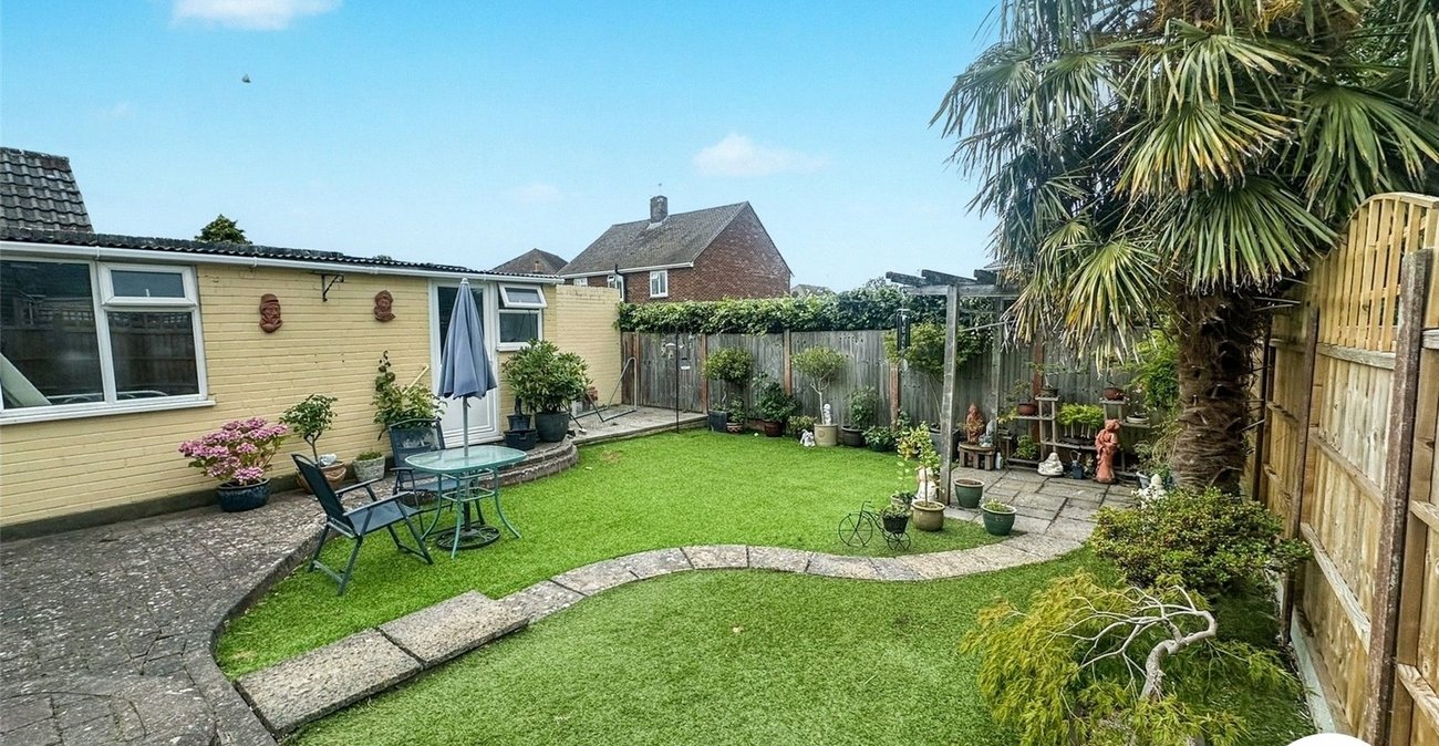 2 bedroom bungalow for sale in Rochester | Robinson Michael & Jackson