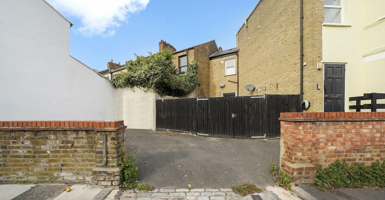 1 bedroom property for sale in London | Robinson Jackson