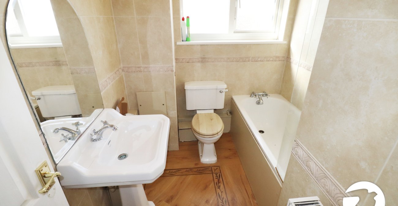 3 bedroom property for sale in Woolwich Road | Robinson Jackson