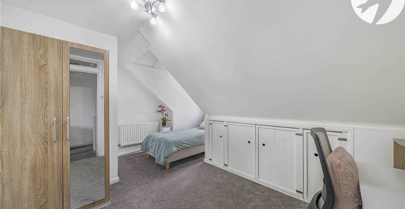 3 bedroom property for sale in West Dartford | Robinson Jackson