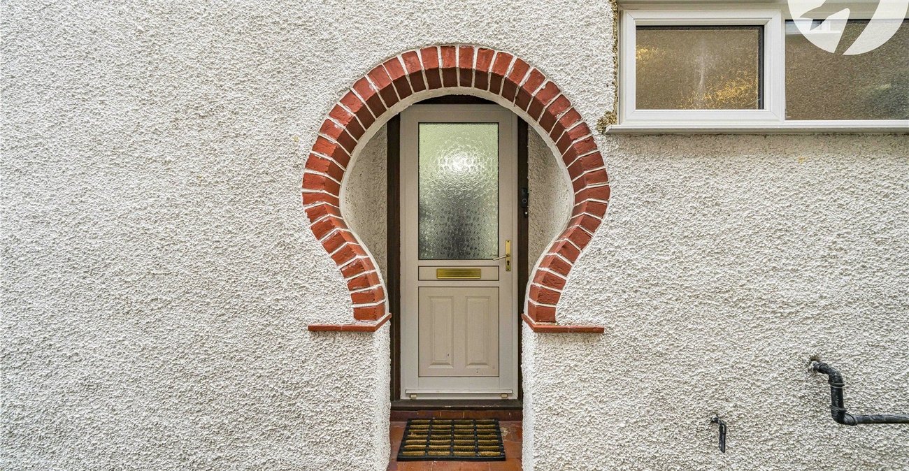 3 bedroom property for sale in West Dartford | Robinson Jackson