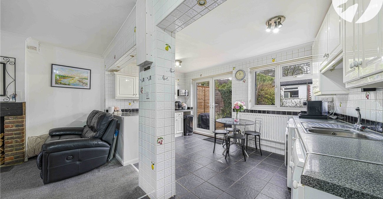 3 bedroom property for sale in West Dartford | Robinson Jackson