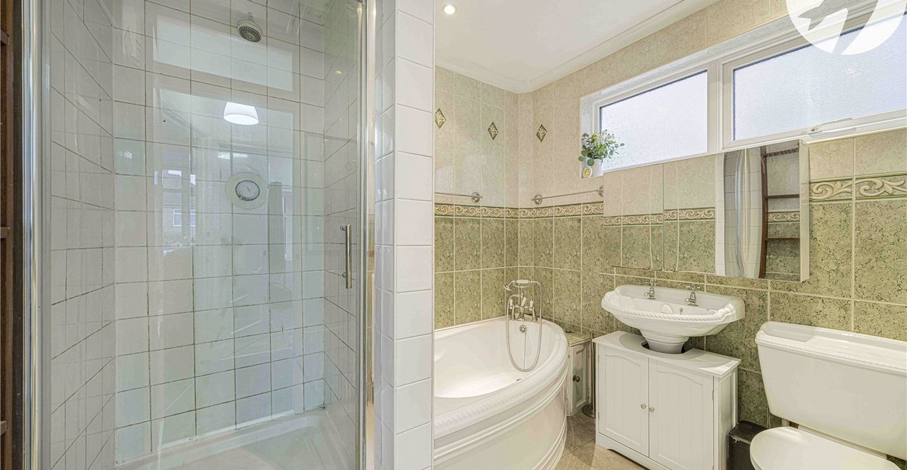 3 bedroom property for sale in West Dartford | Robinson Jackson