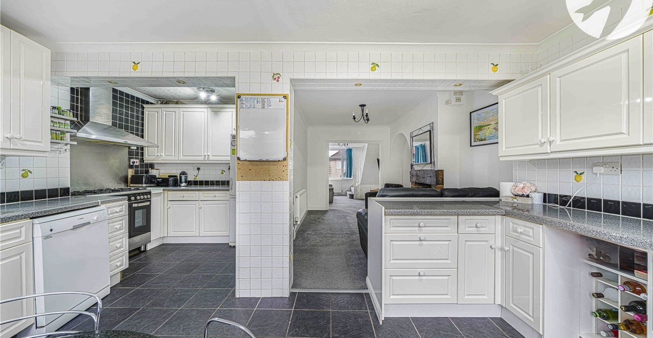 3 bedroom property for sale in West Dartford | Robinson Jackson