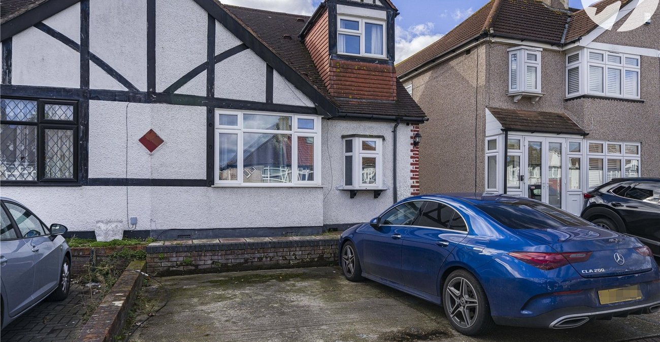 3 bedroom property for sale in West Dartford | Robinson Jackson