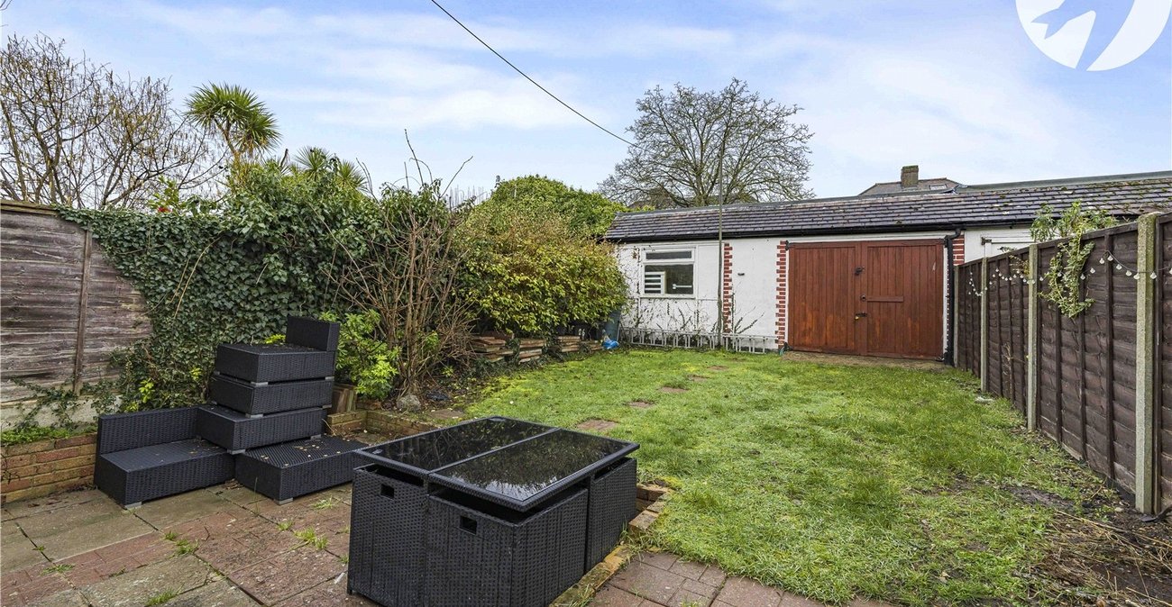 3 bedroom property for sale in West Dartford | Robinson Jackson