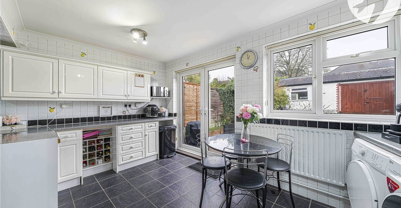3 bedroom property for sale in West Dartford | Robinson Jackson