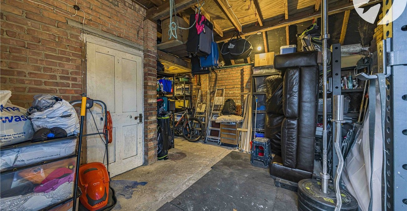 3 bedroom property for sale in West Dartford | Robinson Jackson