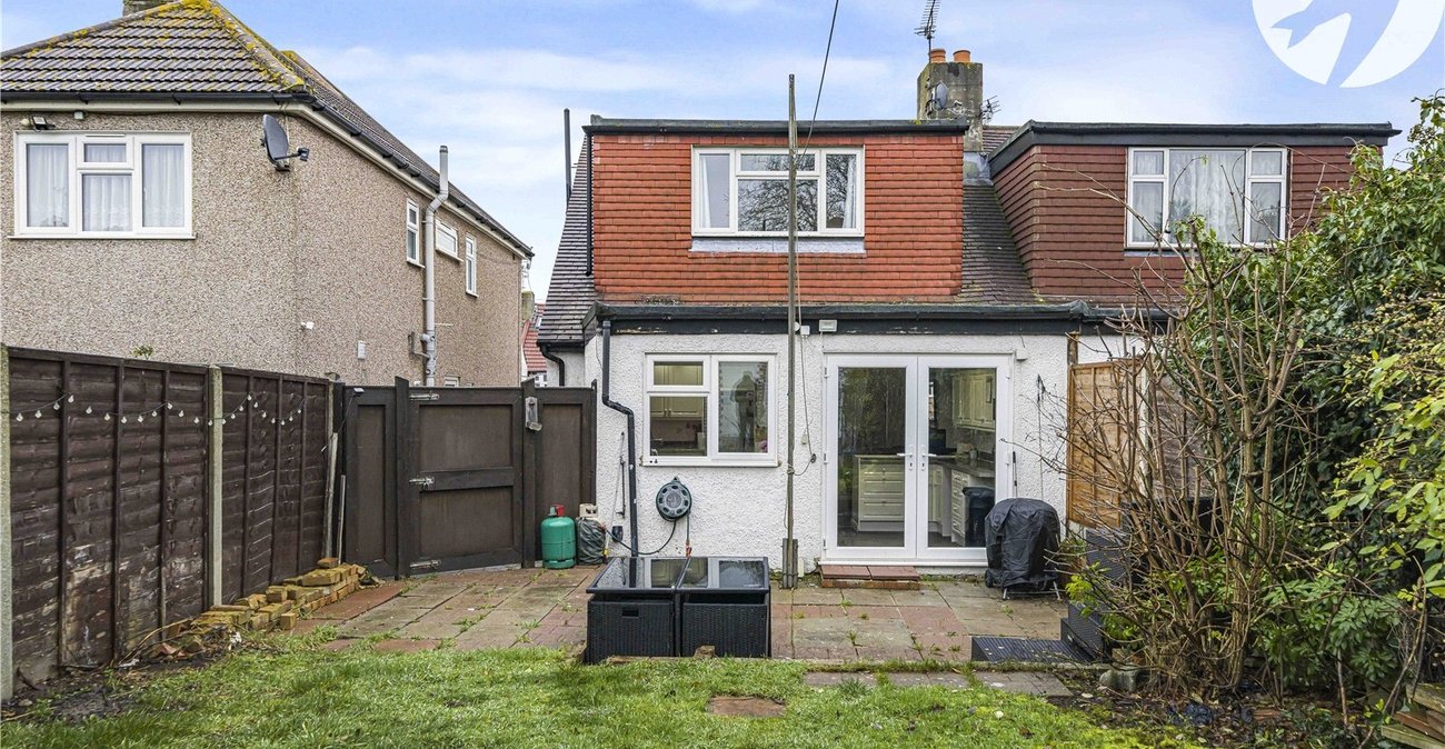 3 bedroom property for sale in West Dartford | Robinson Jackson