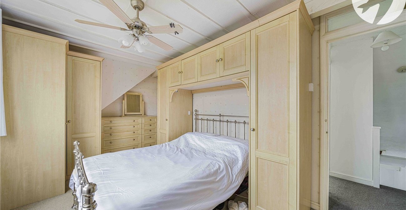 3 bedroom property for sale in West Dartford | Robinson Jackson