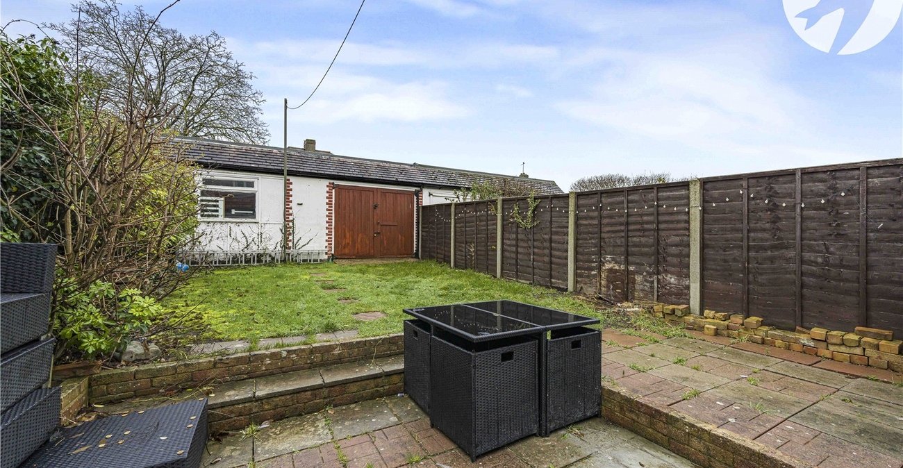 3 bedroom property for sale in West Dartford | Robinson Jackson