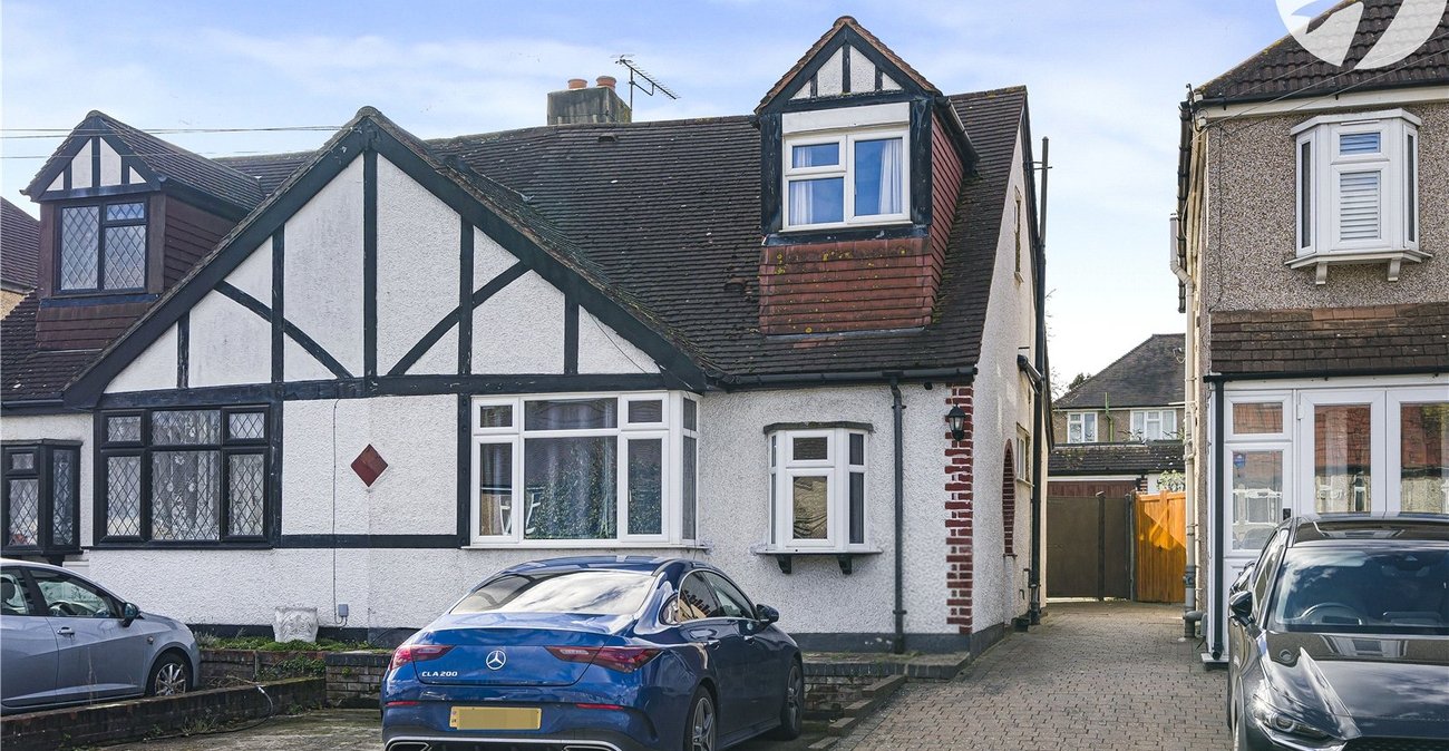 3 bedroom property for sale in West Dartford | Robinson Jackson