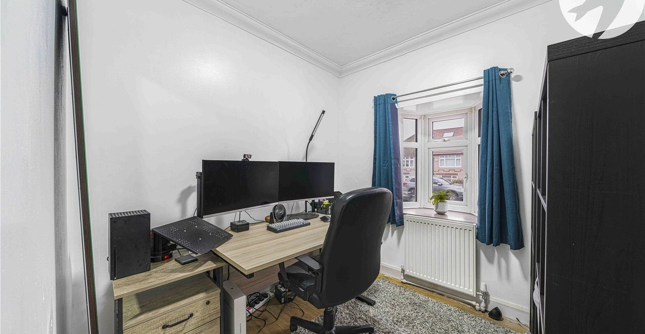 3 bedroom property for sale in West Dartford | Robinson Jackson