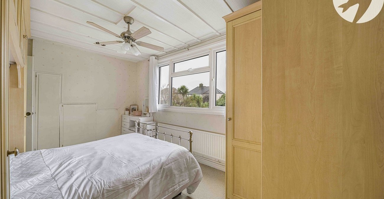3 bedroom property for sale in West Dartford | Robinson Jackson