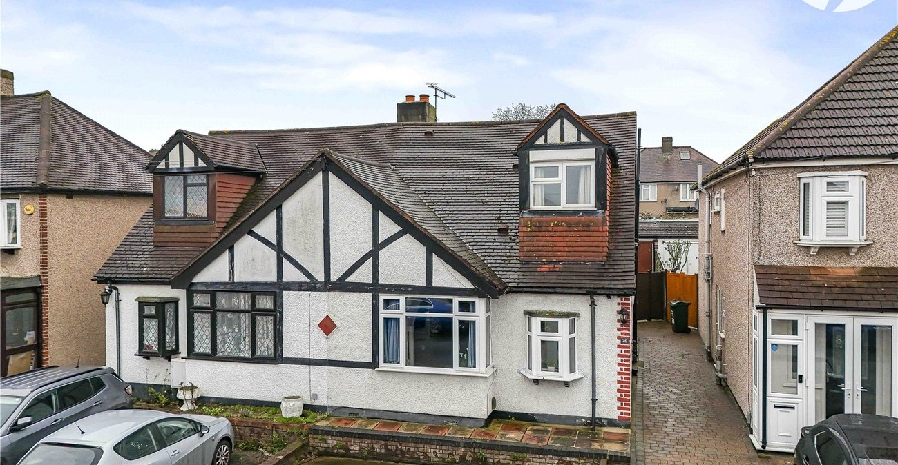 3 bedroom property for sale in West Dartford | Robinson Jackson