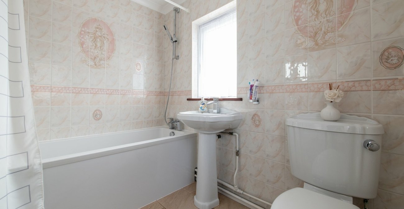 2 bedroom house for sale in Northfleet | Robinson Michael & Jackson