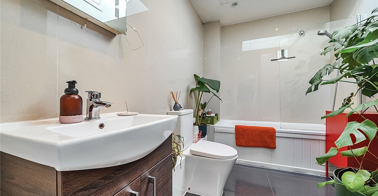 2 bedroom house for sale in Penge | Robinson Jackson