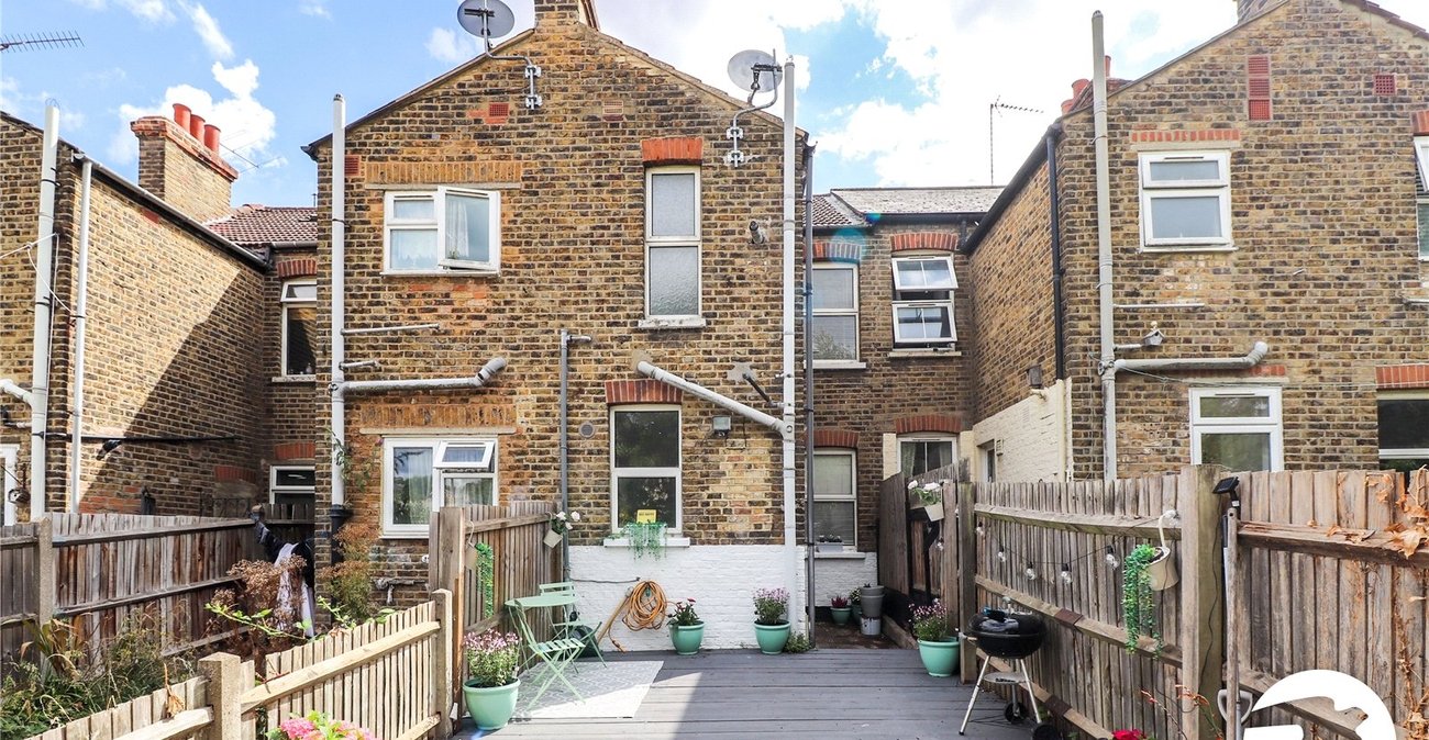 2 bedroom house for sale in Erith | Robinson Jackson