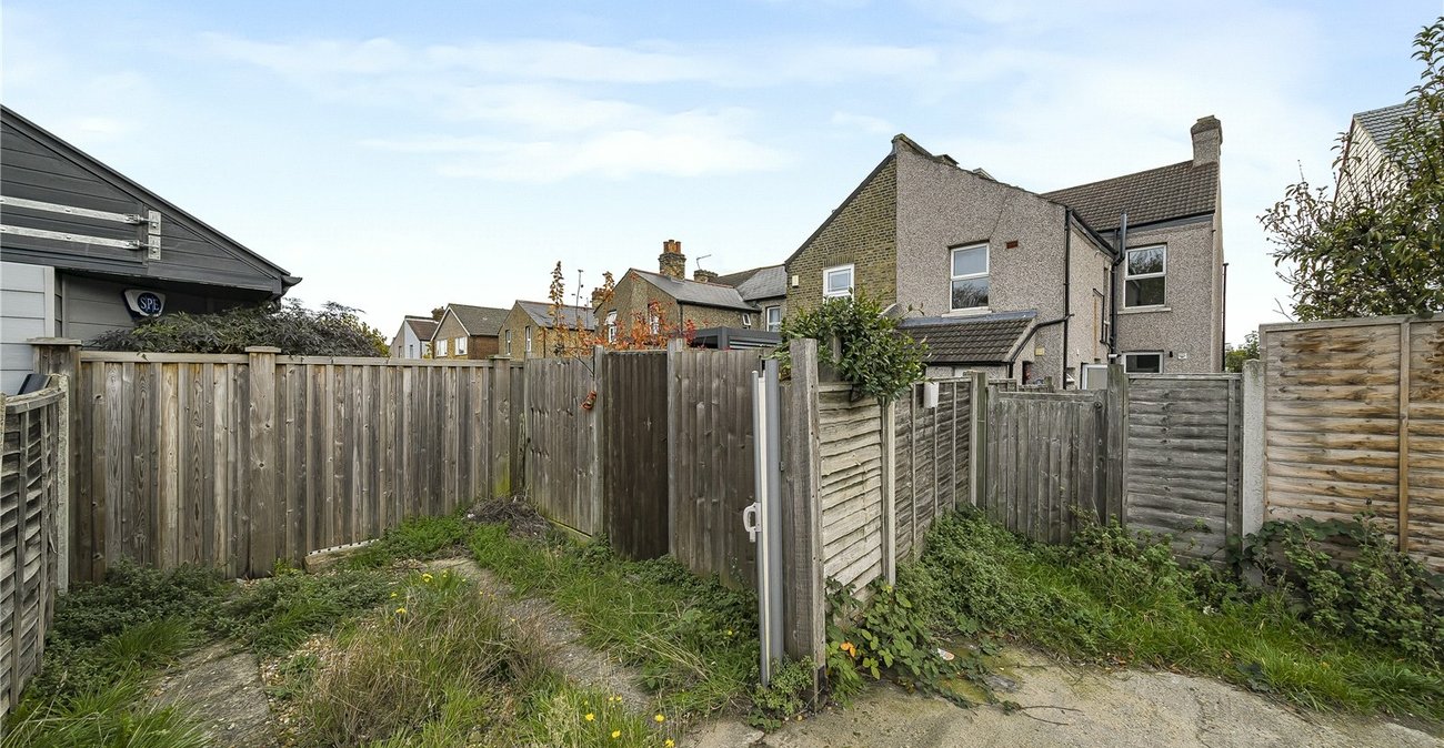 1 bedroom property for sale in Springfield Road | Robinson Jackson