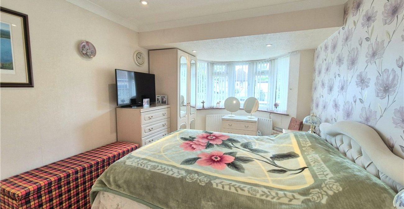 4 bedroom bungalow for sale in Orpington | Robinson Jackson