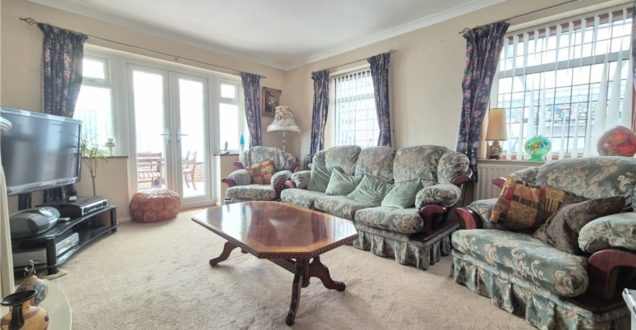 4 bedroom bungalow for sale in Orpington | Robinson Jackson