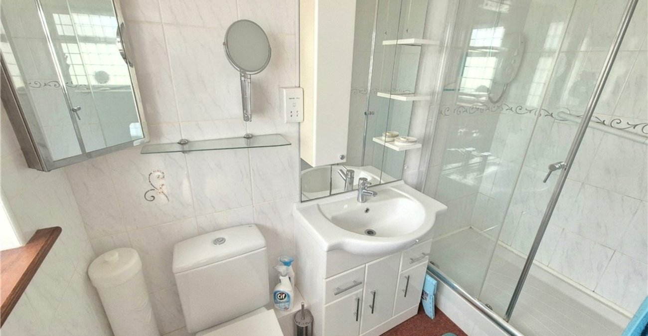 4 bedroom bungalow for sale in Orpington | Robinson Jackson