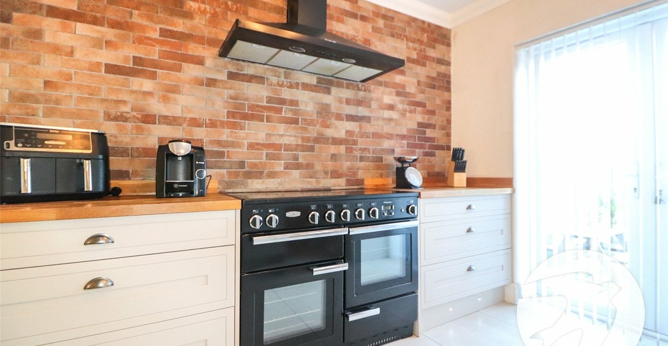 3 bedroom house for sale in Erith | Robinson Jackson