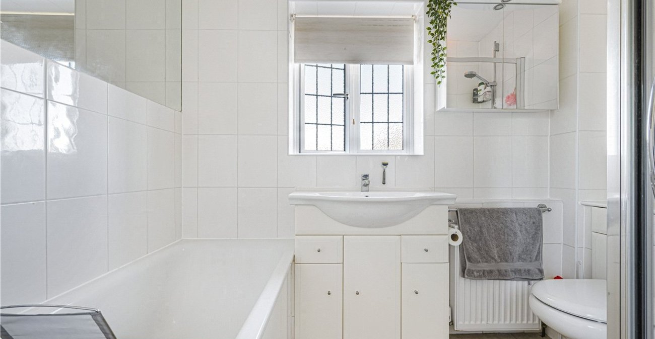 5 bedroom house for sale in Locksbottom | Robinson Jackson