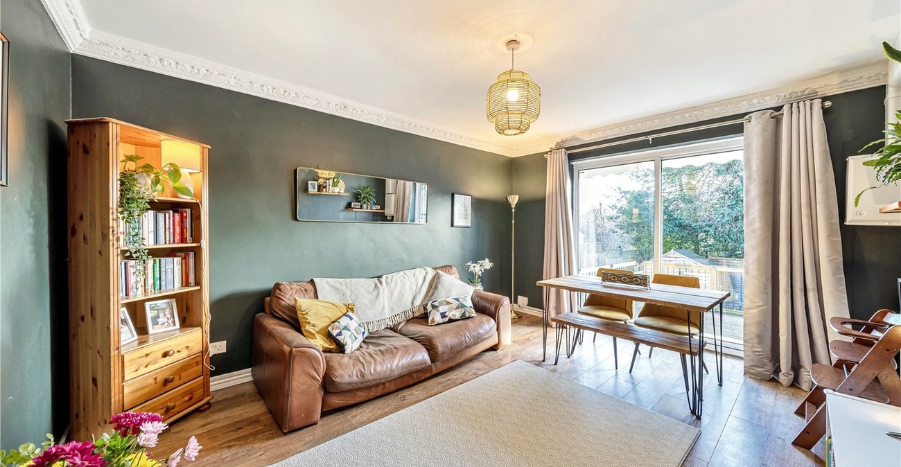 2 bedroom property for sale in London | Robinson Jackson