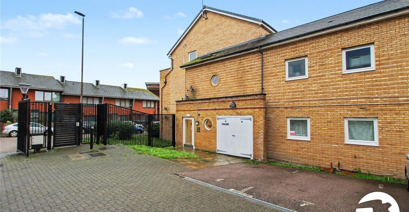 2 bedroom property for sale in London | Robinson Jackson