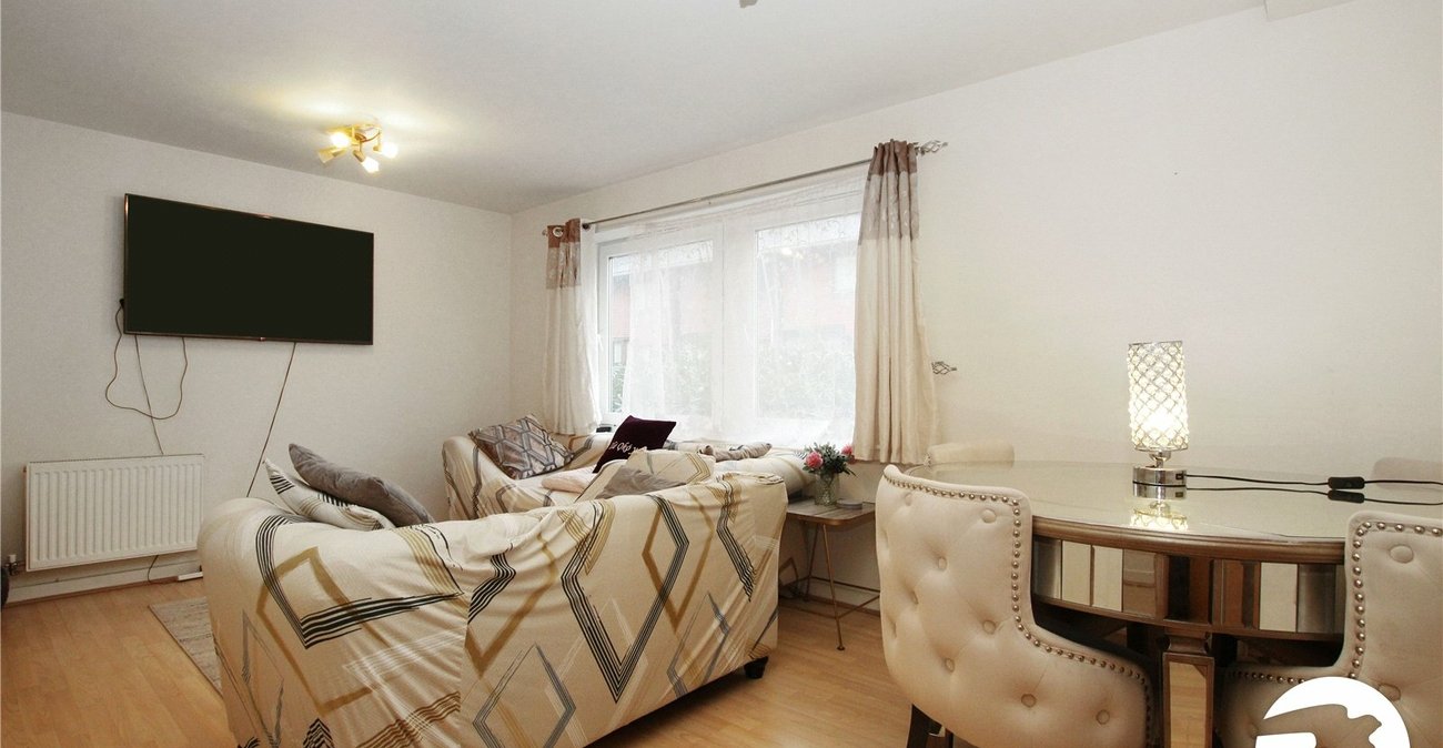 2 bedroom property for sale in London | Robinson Jackson