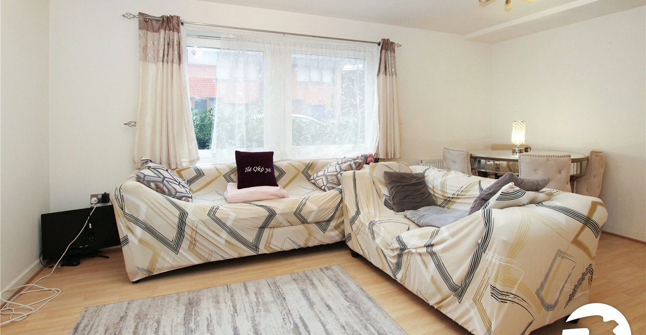 2 bedroom property for sale in London | Robinson Jackson