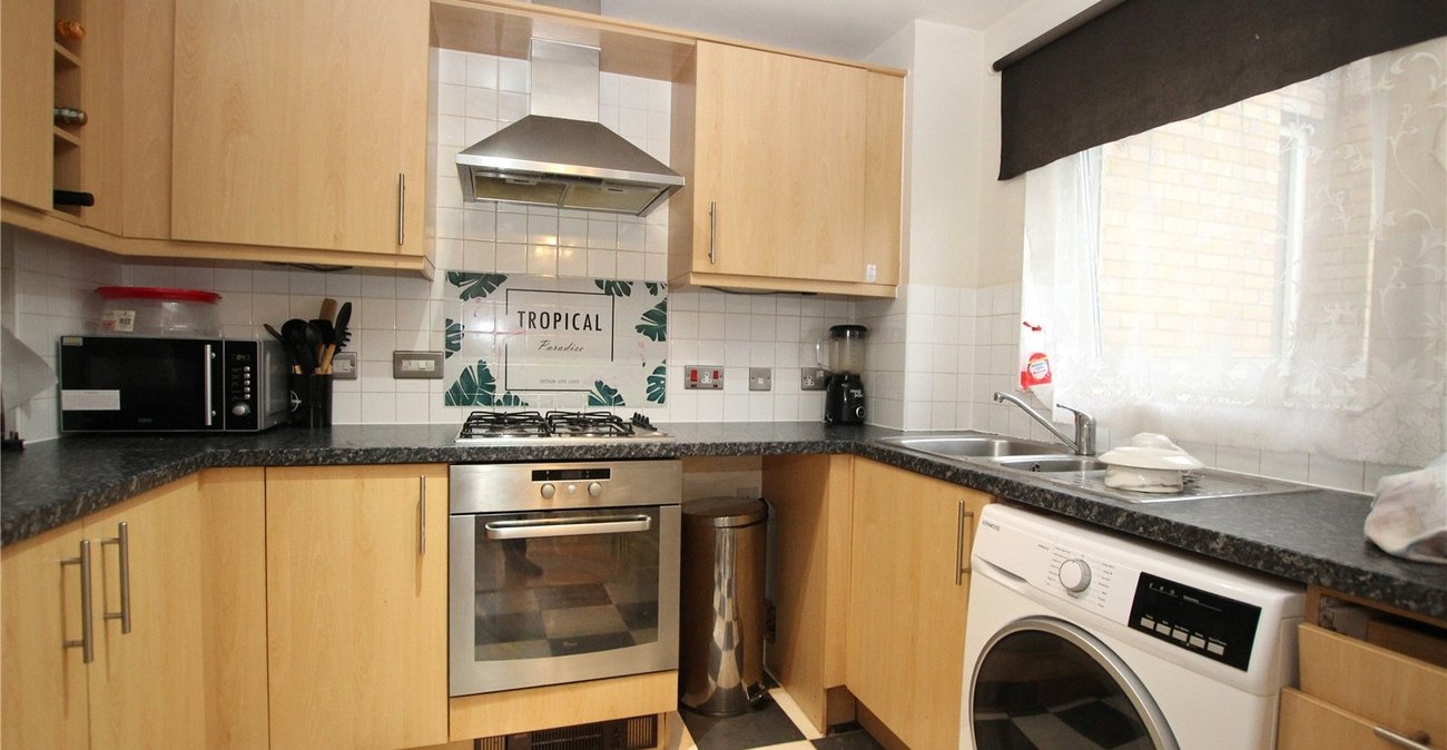 2 bedroom property for sale in London | Robinson Jackson