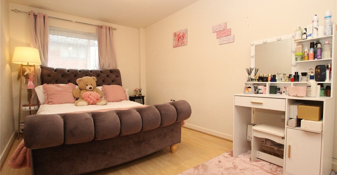 2 bedroom property for sale in London | Robinson Jackson