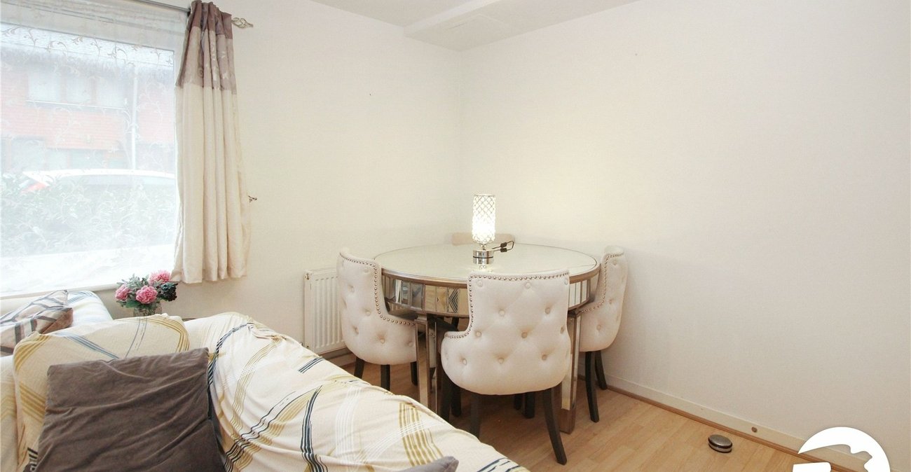2 bedroom property for sale in London | Robinson Jackson