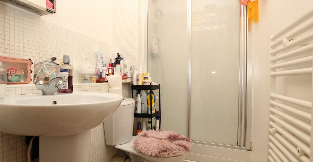 2 bedroom property for sale in London | Robinson Jackson