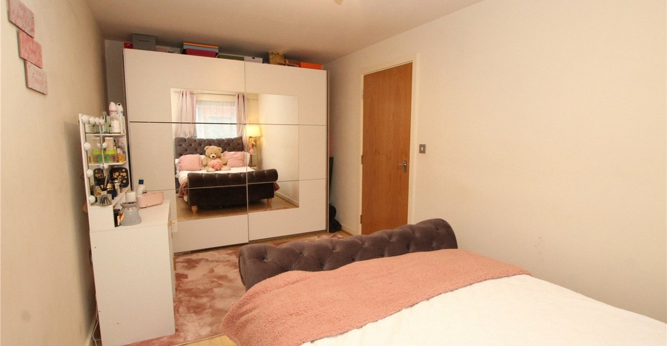 2 bedroom property for sale in London | Robinson Jackson