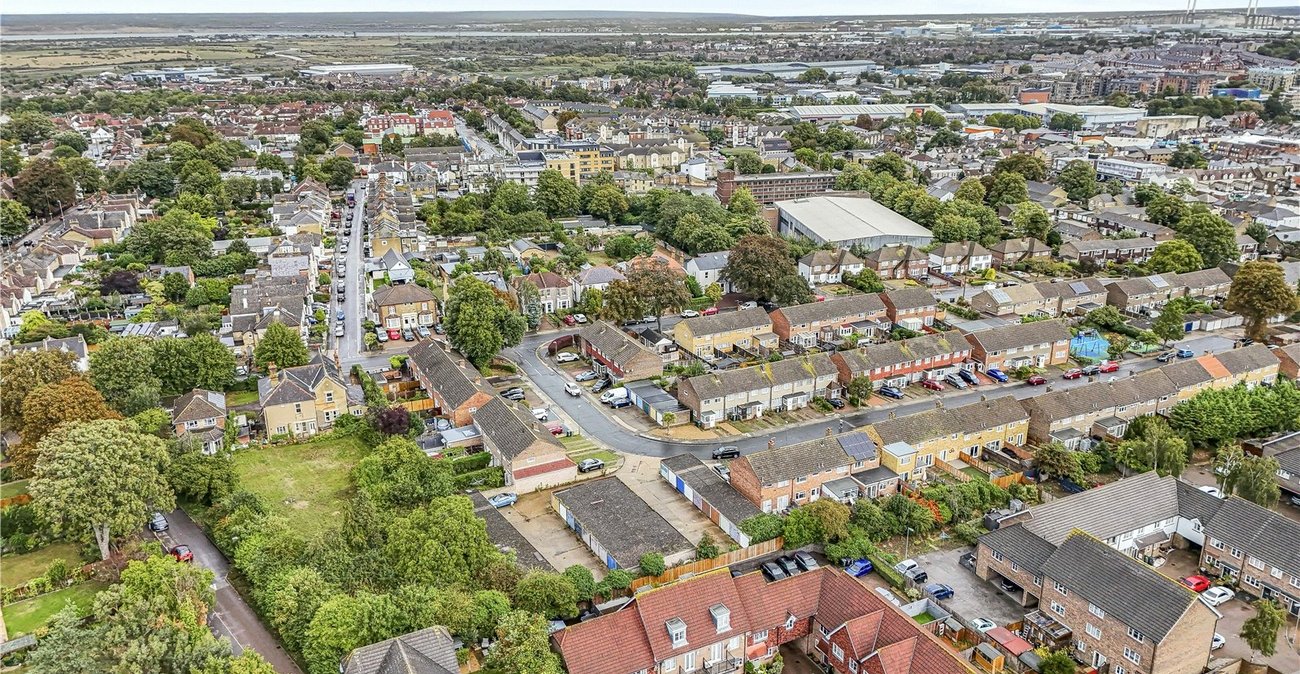 2 bedroom house for sale in Dartford | Robinson Jackson